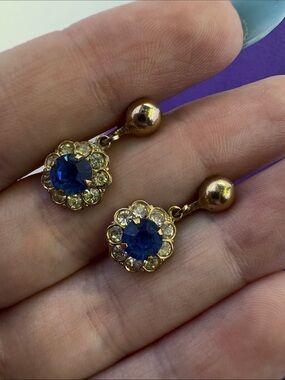 💛 Vintage Coro Gold Plated Blue & White Rhinestone Screw Back Earrings
